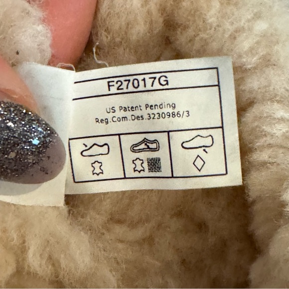 Girls Uggs Gita Silver Metallic boots - Picture 9 of 11